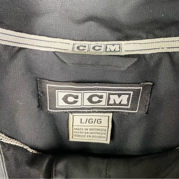 CCM Red and Black Mesh Lined Vented Windbreaker, Size Large - Picture 2 of 2